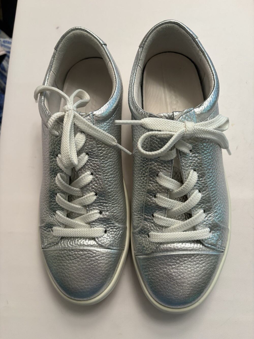 ECCO Women’s Soft 7 Sz 7-7.5 US Silver Metallic Leather NWOB